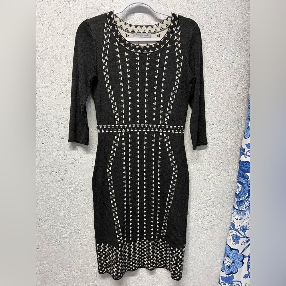 95 Danny & Nicole Grey Sweater Dress Size Small